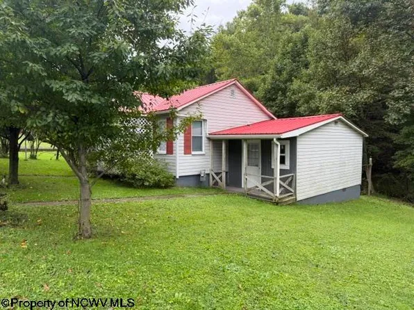 884 S Main St, Philippi, WV 26416