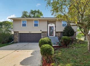 617 Arnold Ave, Streamwood, IL 60107