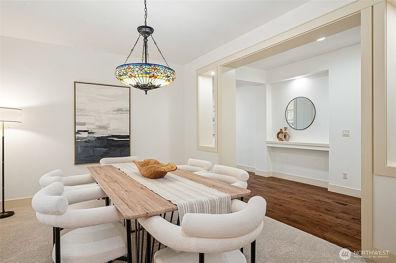 5th image of 10711 Elliston Way NE