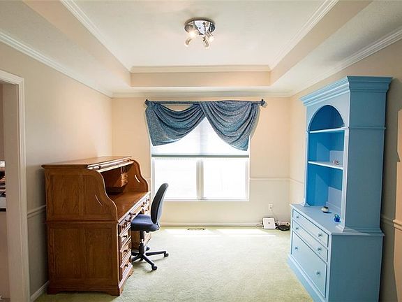 5th image of 242 Newfield Cir
