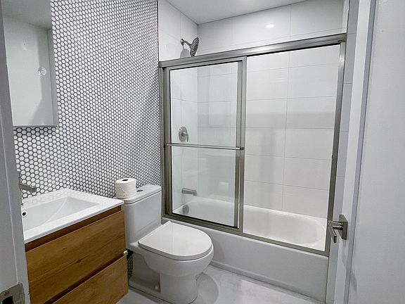 5th image of 230 Boerum St #1R