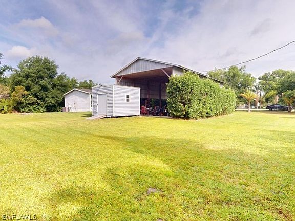 5th image of 1425 SE Plum Dr