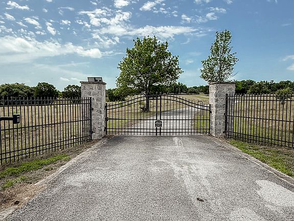 2nd image of 415 County Road 284