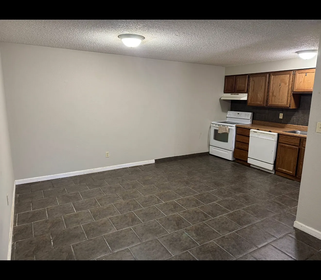 2 bed, 760 sqft, $795 — Photo 2