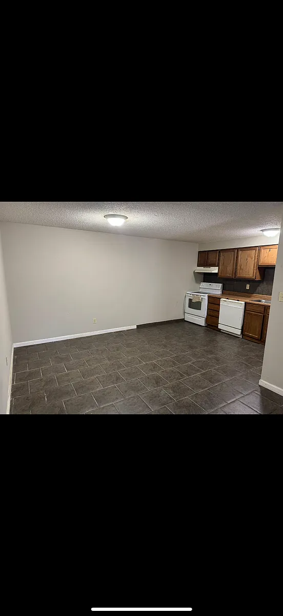 Building Photo - 2824 Themis St #2
