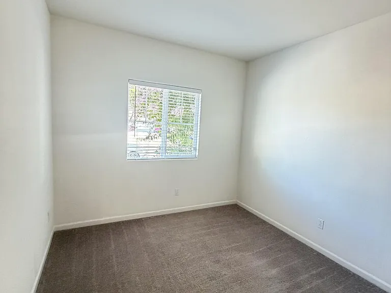 559 Tolman Way — Photo 4