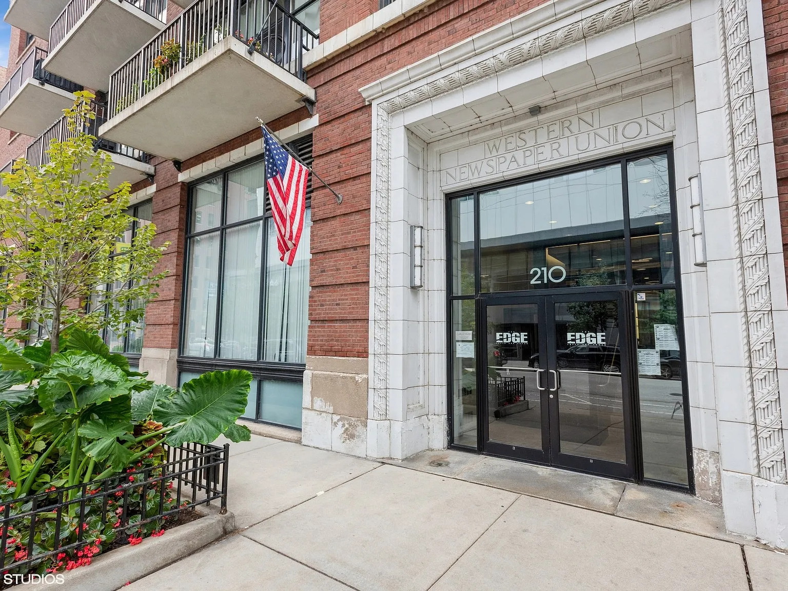 1 bed, 705 sqft, $2,600 — Photo 2