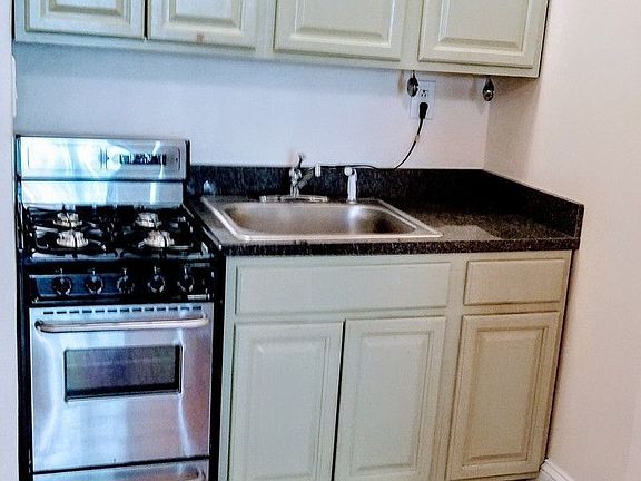 5th image of 39 W 71st St #4RB