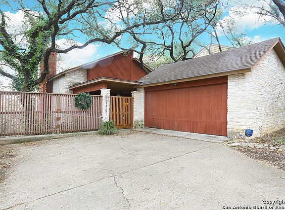 2nd image of 13331 Shorecliff St
