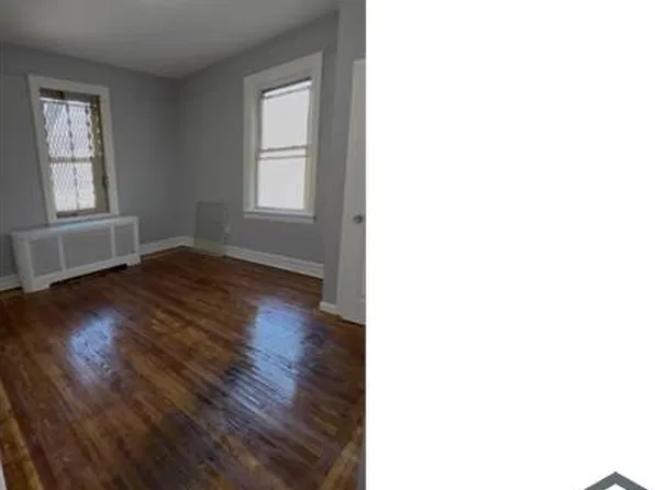 925 E 225th St, Bronx, NY 10466
