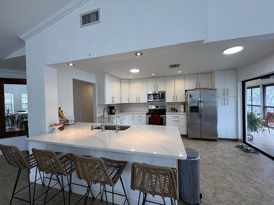 1st image of 3024 Lucerne Park Dr