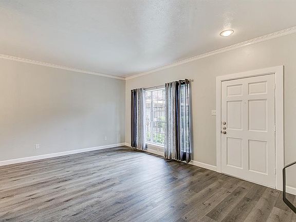5th image of 4401 Bellaire Dr S APT 126S