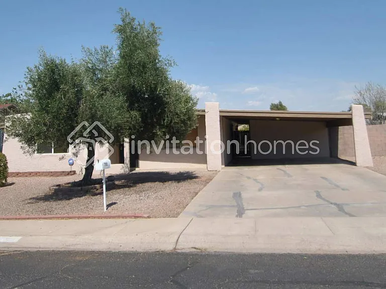 705 N Pine St — Photo 1
