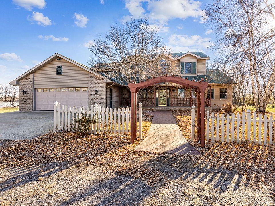 1st image of 411 Horseshoe Dr