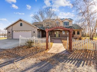 411 Horseshoe Dr, Willmar, MN 56201