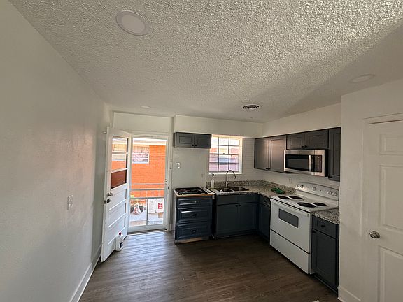 5th image of 4512 Herrmann St