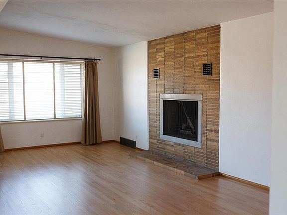3rd image of 6654 Pernod Ave