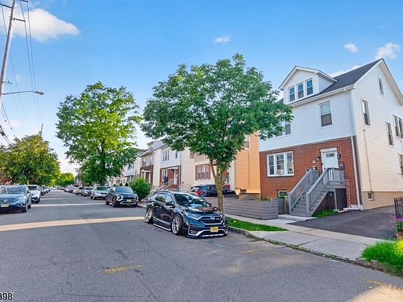 3rd image of 147 N 15th St #1