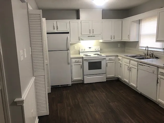 4400 Graceland Ct #4400 — Photo 32