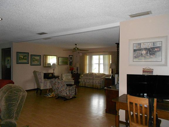 3rd image of 4215 SE 11th Pl