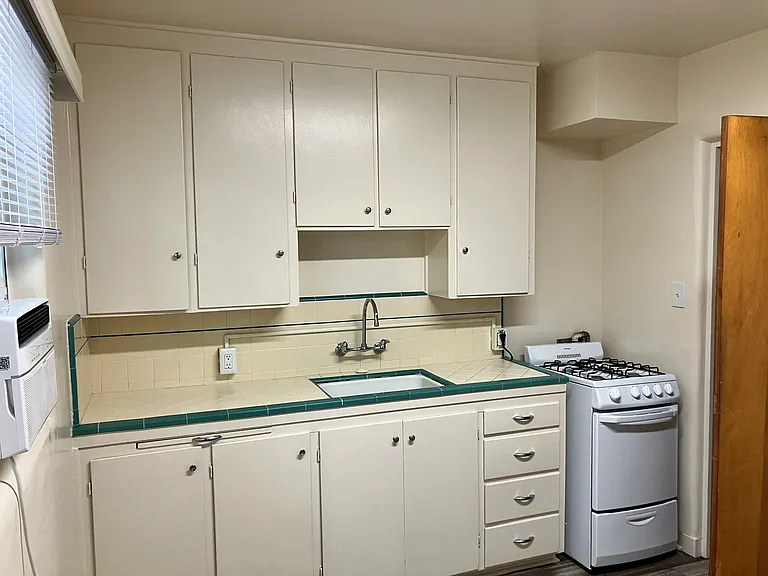 1913 Gold Ave SE #2 — Photo 2