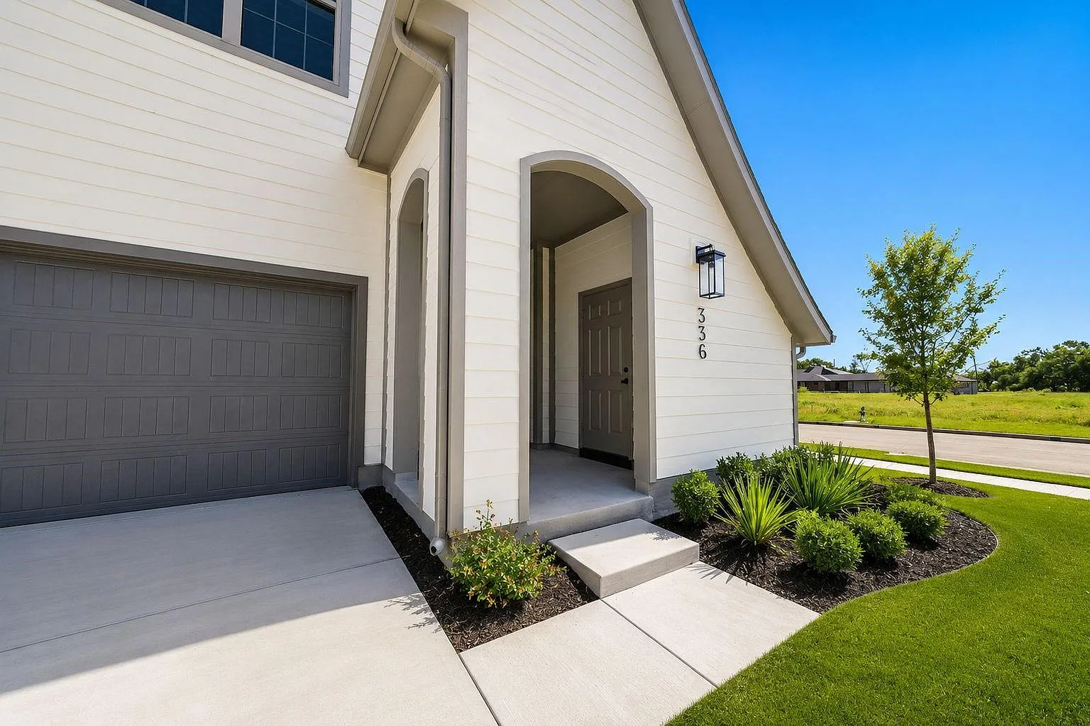 3 bed, 2.5 bath, 2499 sqft, $2,825 — Photo 4