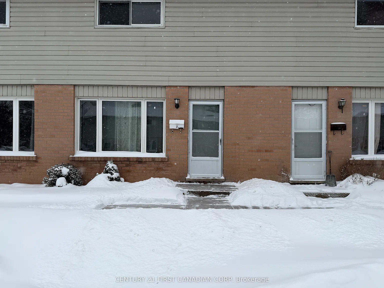 3 bed, $2,200 — Photo 2