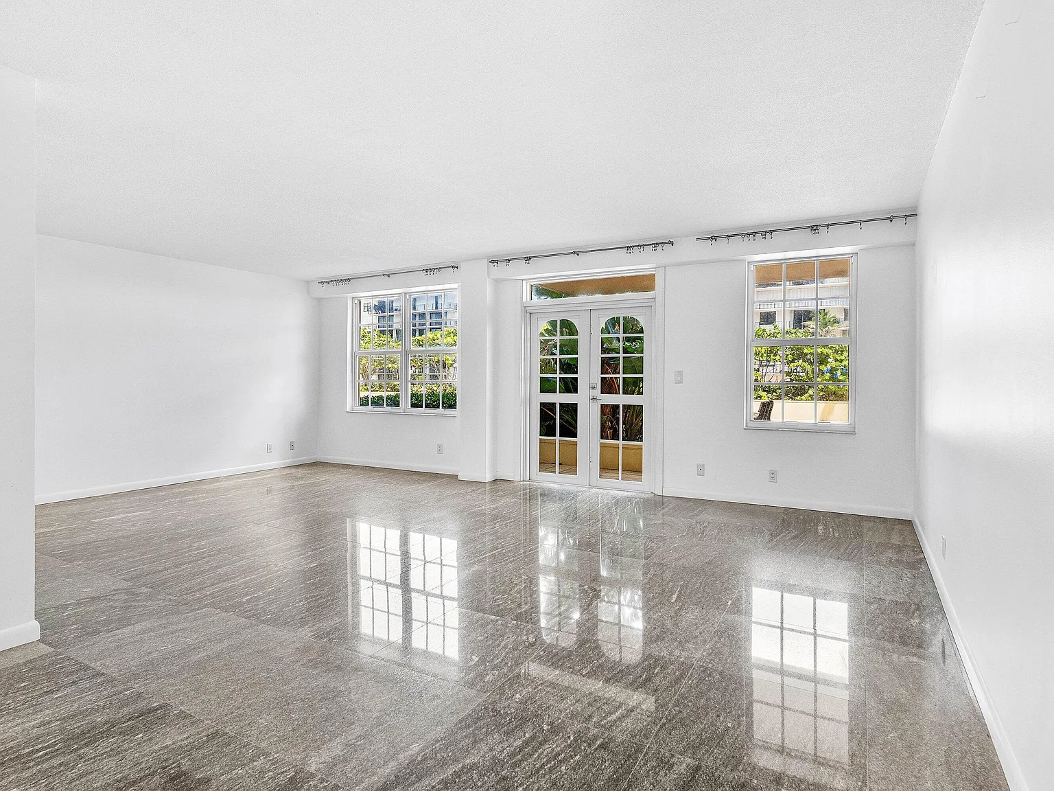 2 bed, 2.0 bath, 1395 sqft, $4,250 — Photo 3