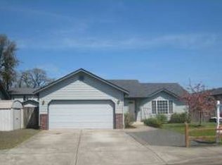 1220 W 17th Ave, Junction City, OR 97448