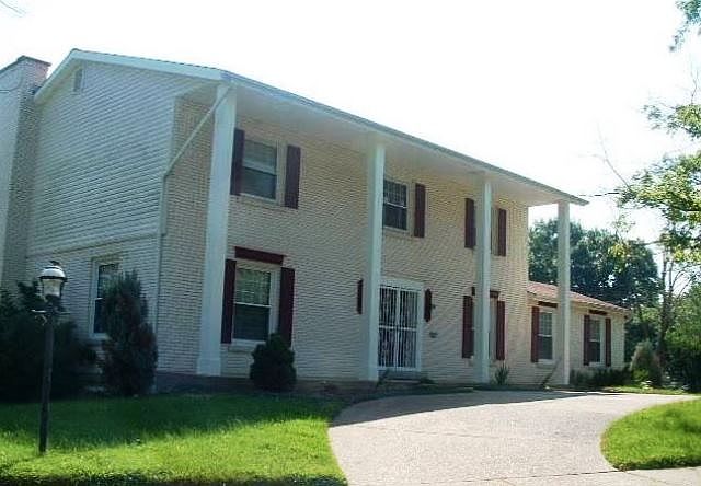 2nd image of 900 Penny Ln