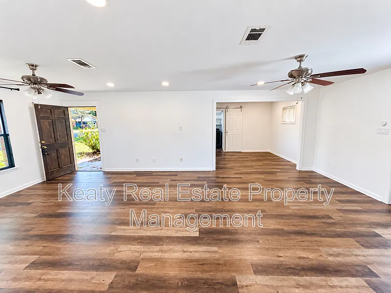 3 bed, 2.0 bath, 1562 sqft, $2,000 — Photo 4