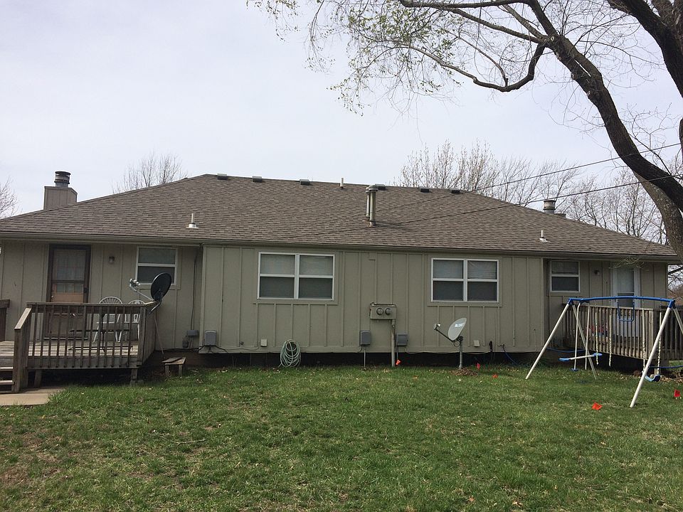 2nd image of 401 SE Melody Ln #A