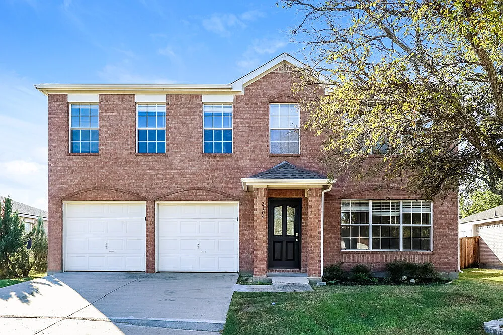 4 bed, 2.5 bath, 2395 sqft, $2,880 — Photo 1