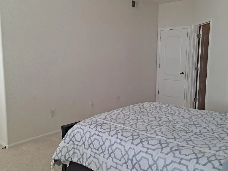 5002 Northern Lights Dr — Photo 9