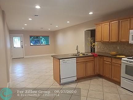 4th image of 1238 SW 13th Cir