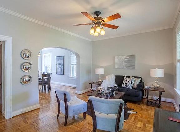 5th image of 4940 Botanical Ave