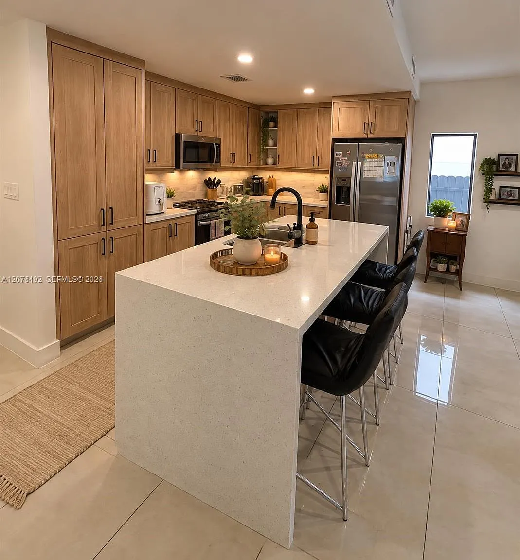 5 bed, 3.0 bath, 1810 sqft, $3,650 — Photo 2