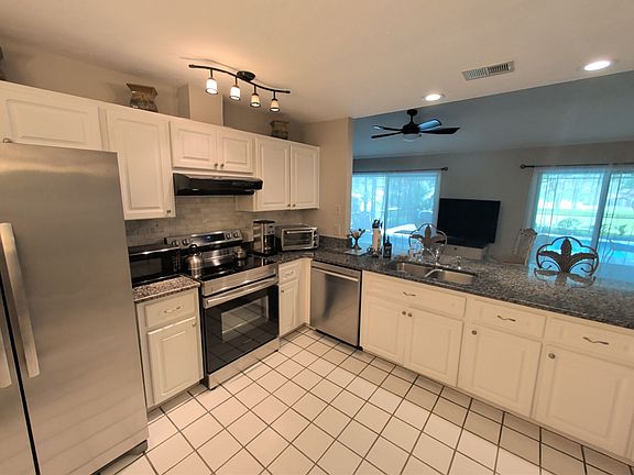 3rd image of 2319 N Hendry Point