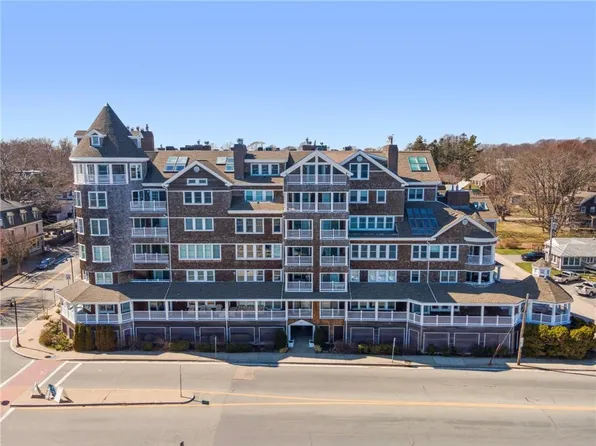 53 Conanicus Ave APT 4B, Jamestown, RI 02835