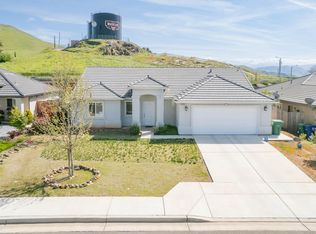 604 Orangewood Ave, Woodlake, CA 93286