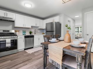 90 Roper St #G, Lowell, MA 01852