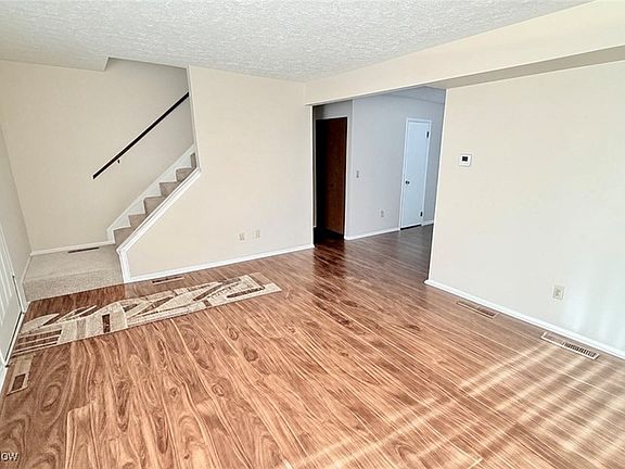 3rd image of 1489 Munroe Falls Ave