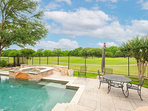 4th image of 807 Glen Rose Dr