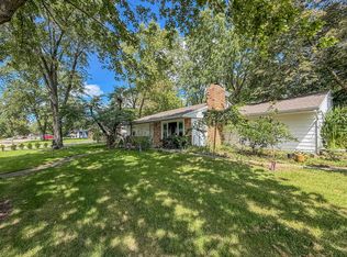 910 Maplepark Dr, Champaign, IL 61820