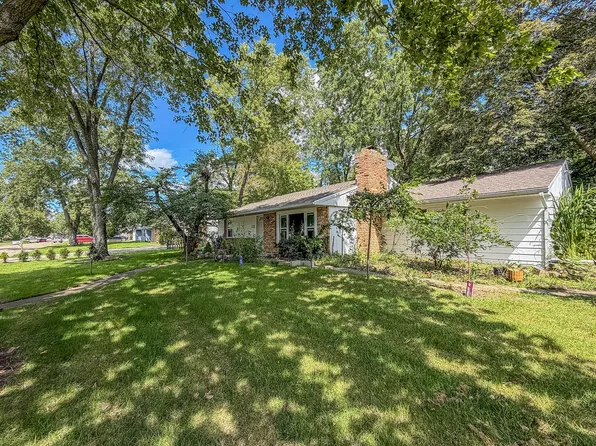 910 Maplepark Dr, Champaign, IL 61820
