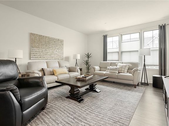 3rd image of 4018 Crown Dr