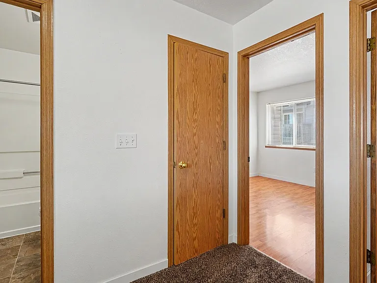5260-5262 Springcrest Dr S — Photo 48