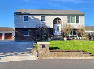 7 Adare Rd, Troy, NY 12180