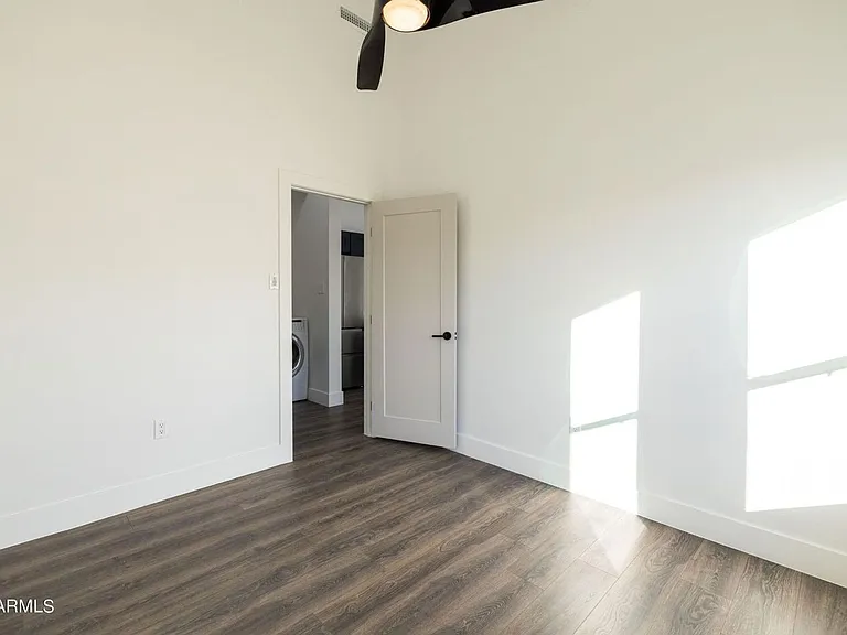 326 N 17th Dr — Photo 136