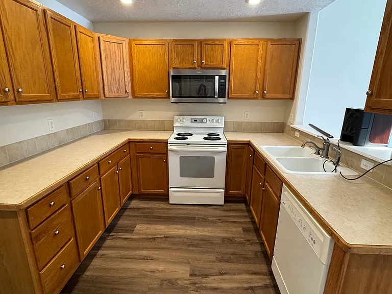 5930 N Bogart Ln — Photo 4